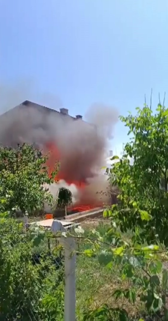 Sivas’ta korkutan yangın: Müstakil ev alev alev yandı