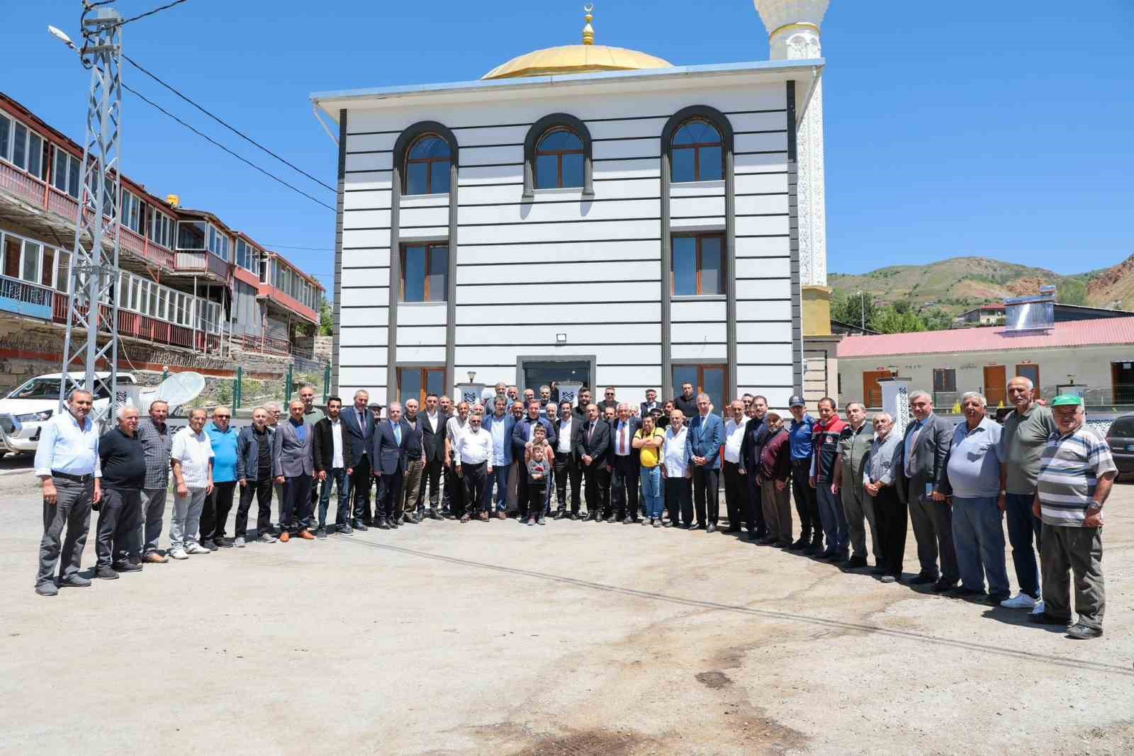 Vali Aydoğdu, Ekecik köyünde vatandaşların taleplerini dinledi