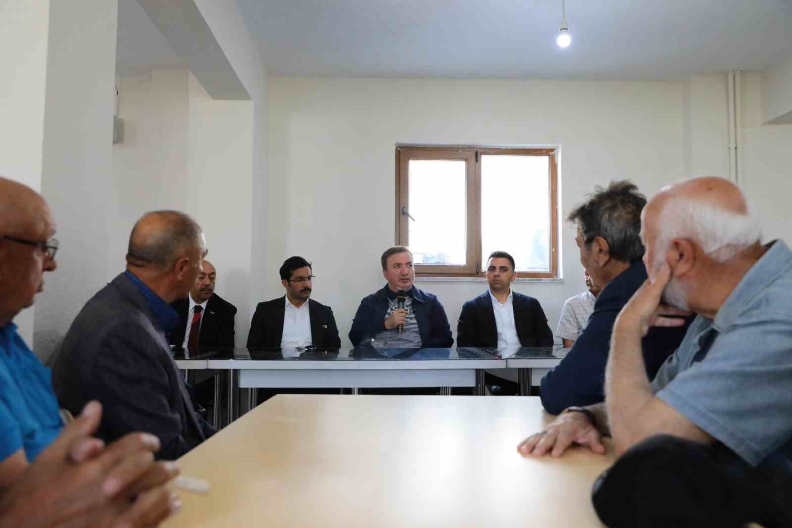 Vali Aydoğdu, Ekecik k&ouml;y&uuml;nde vatandaşların taleplerini dinledi
