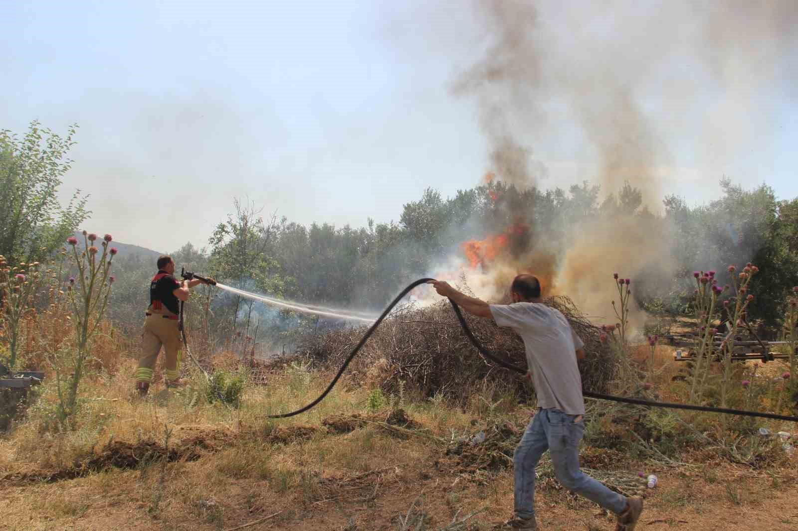 Vali &Ouml;zkan yangın b&ouml;lgesindeki son durumu a&ccedil;ıkladı
