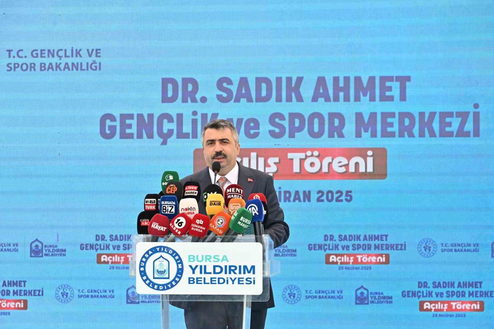 Bursa’da "Dr. Sadık Ahmet Gençlik ve Spor Merkezi" hizmete açıldı

