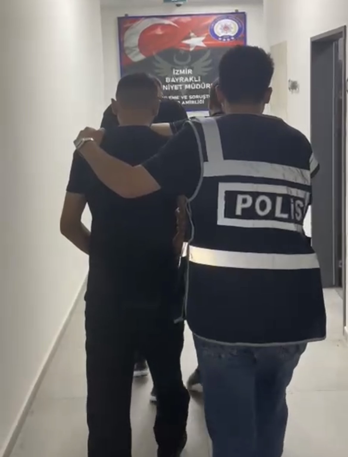 İzmir’de düğün öncesi silah operasyonu: 2 tutuklama