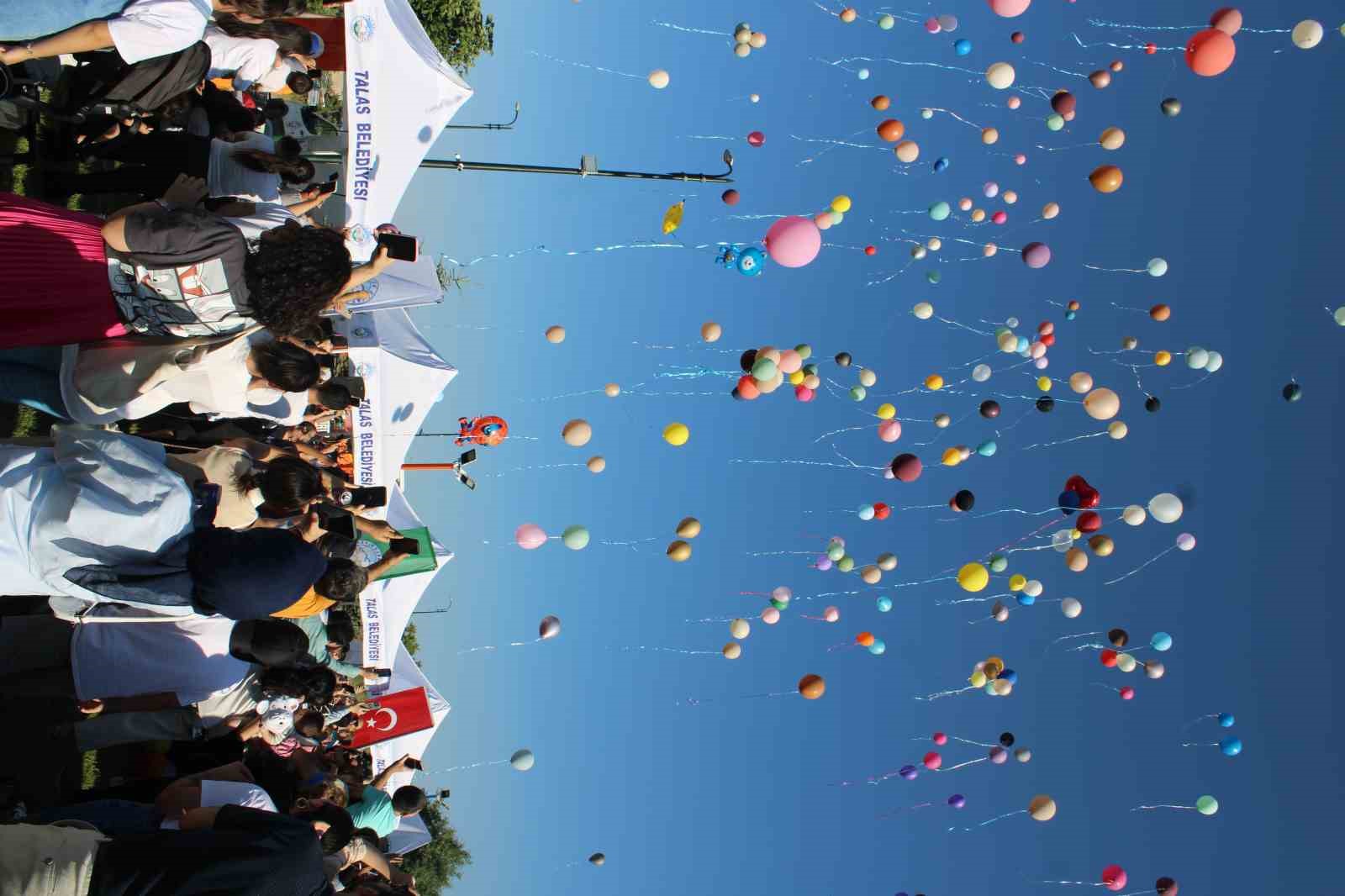 Balonlar Deniz için havalandı
