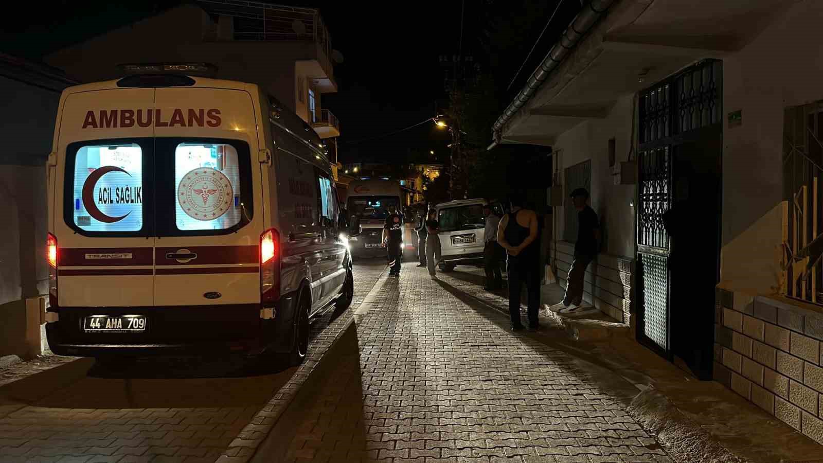 Kontrolden &ccedil;ıkan ara&ccedil; bah&ccedil;e duvarına &ccedil;arptı: 1 yaralı
