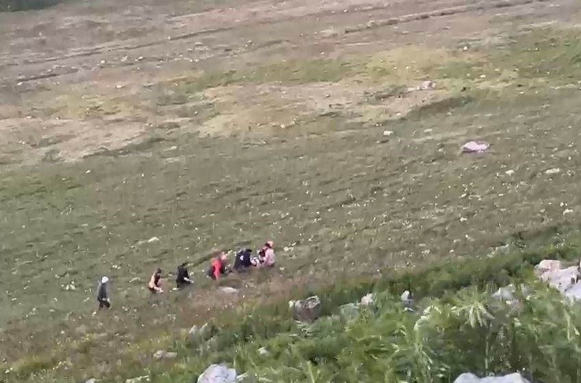 Kontrolden çıkan otomobil uçuruma yuvarlandı: 2 yaralı