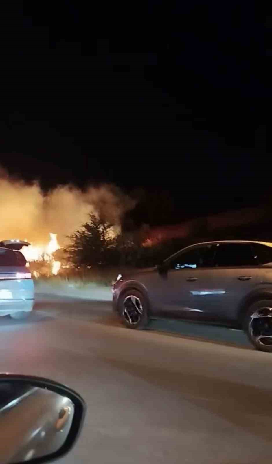 Düğünden atılan havai fişek ormanı yaktı, salon boşaltıldı
