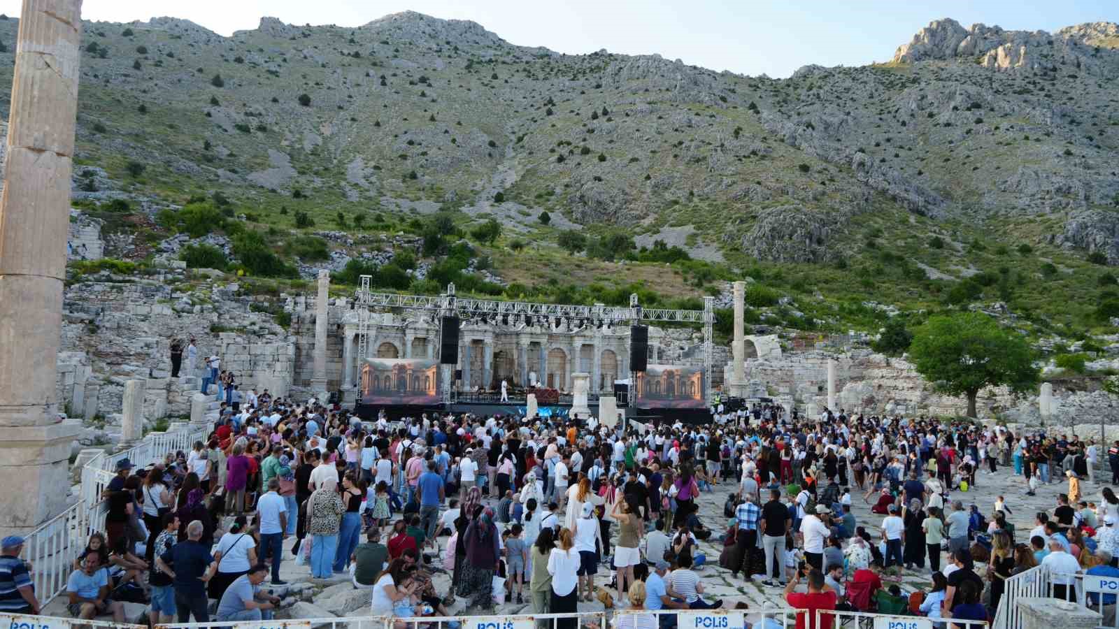 Sagalassos’ta tarih ve sanat buluştu, antik kentte ilk gece gösterisi yapıldı
