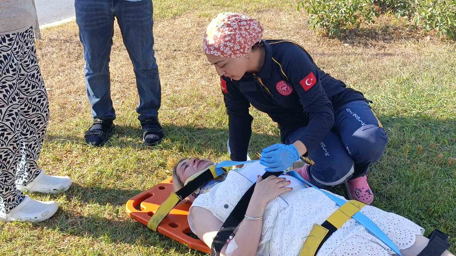 Antalya&rsquo;da iki otomobil &ccedil;arpıştı: 7 yaralı
