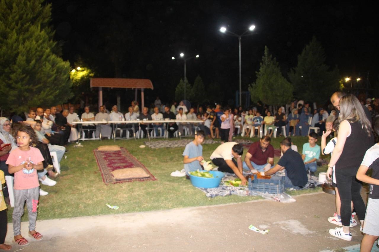 Mahalleliyi parka toplayan muhtar srpriz yapt
