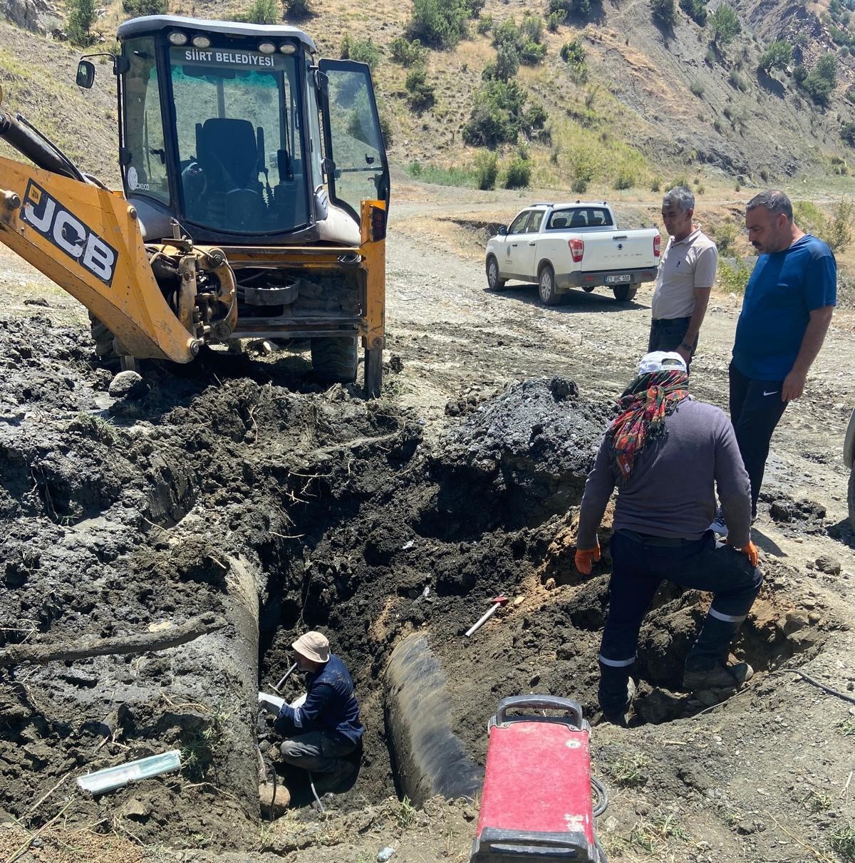 Siirt’te su hattında meydana gelen arızalar onarılıyor
