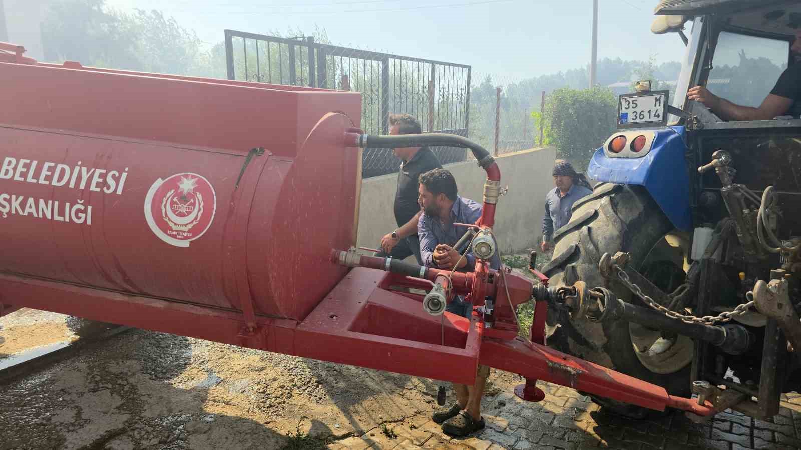 Tire’de makilik alandaki yangın köye sıçradı, bazı evler ve damlar küle döndü
