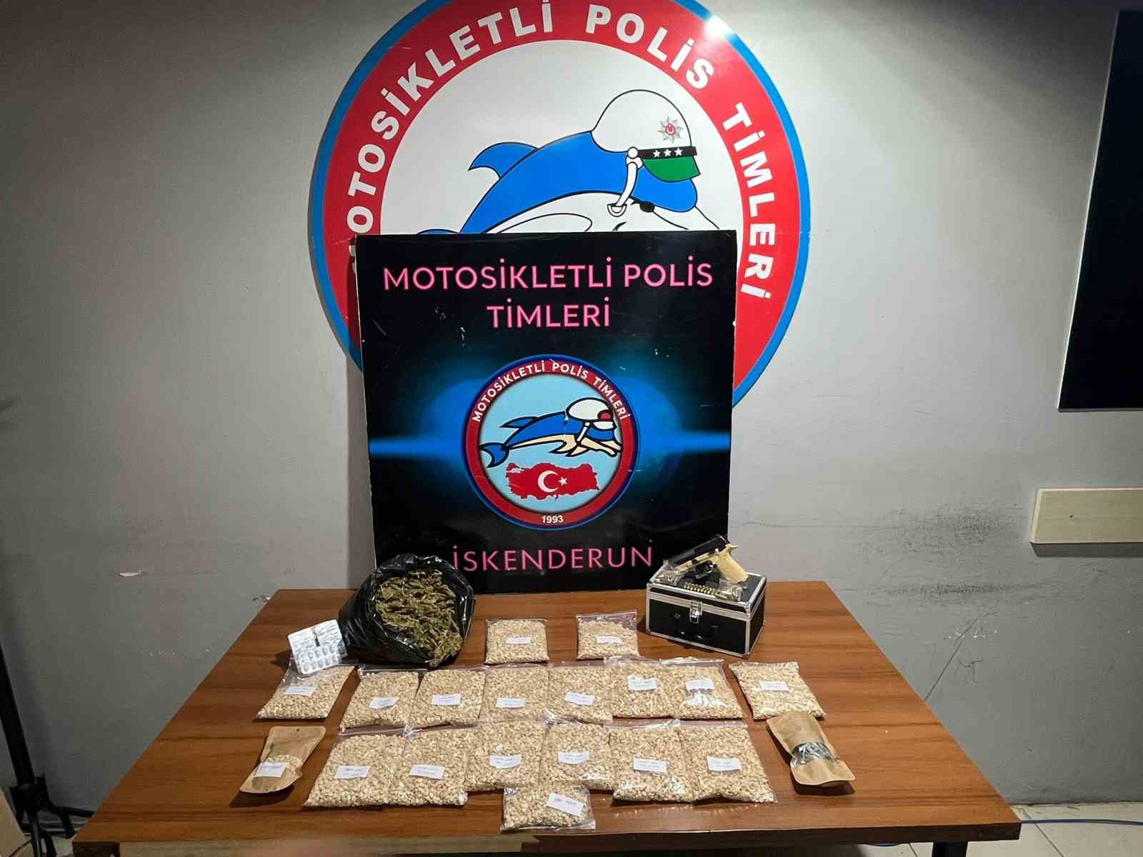 İskenderun&rsquo;da uyuşturucu esrar ve hap operasyonu
