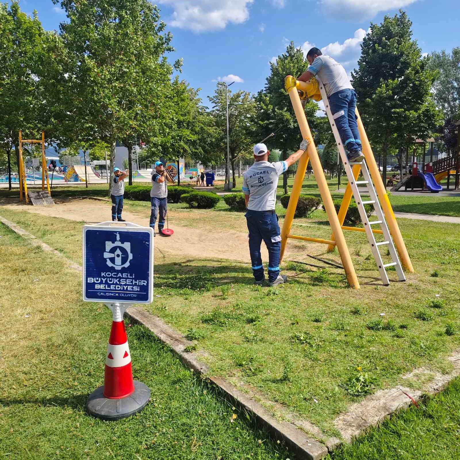 Oyun alanlarında bakım ve yenileme yapılıyor