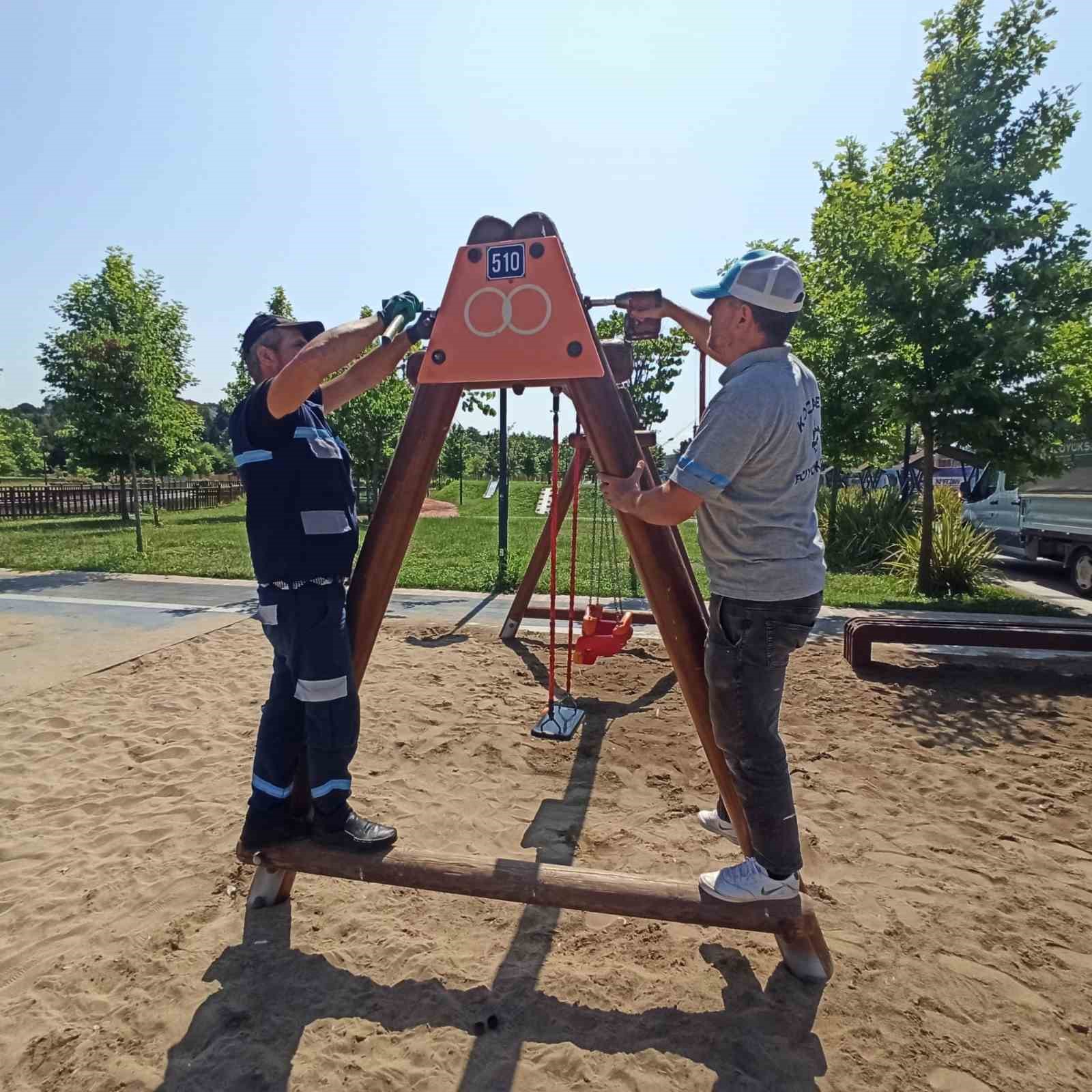 Oyun alanlarında bakım ve yenileme yapılıyor
