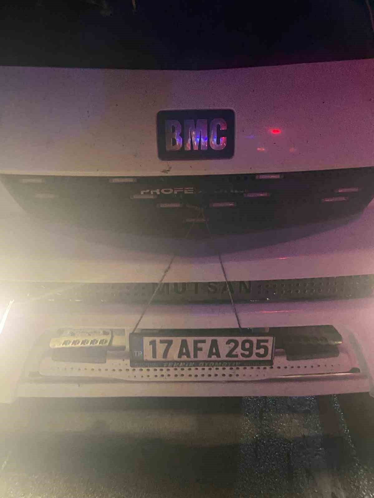 Balıkesir&rsquo;de feci kaza: 3 &ouml;l&uuml;, 1 yaralı
