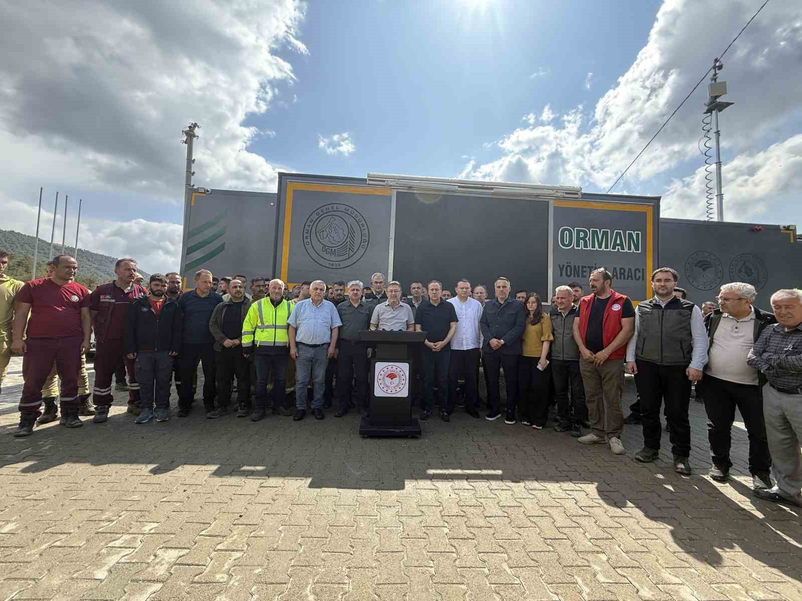 Bakan Yumaklı a&ccedil;ıkladı: "Yangının şu an itibariyle b&uuml;y&uuml;k &ouml;l&ccedil;&uuml;de kontrol altına alındığını s&ouml;ylemek istiyorum"
