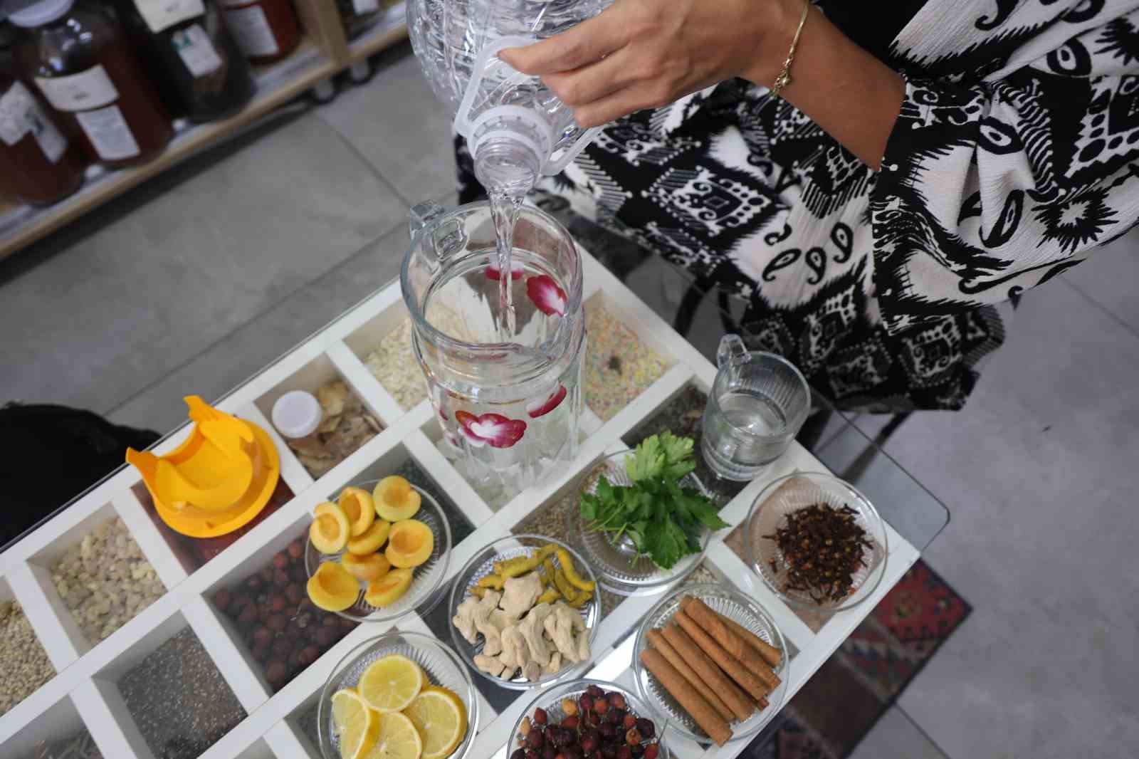 Saray şerbetleri yaz hararetini alıyor