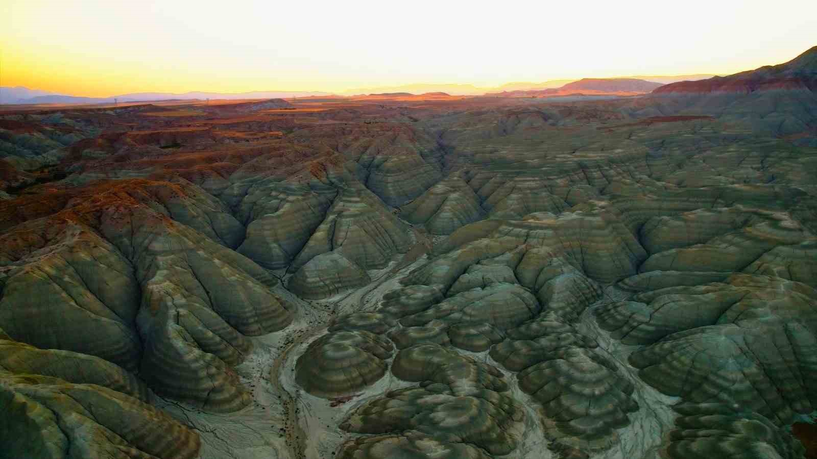 Ankara&rsquo;da 10 milyon yıllık doğal oluşum: "G&ouml;kkuşağı Tepeleri"
