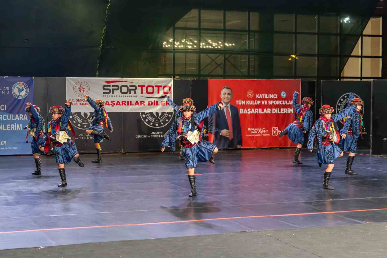 Minikler Türkiye Halk Oyunları Şampiyonası Manavgat’ta coşkuyla sona erdi