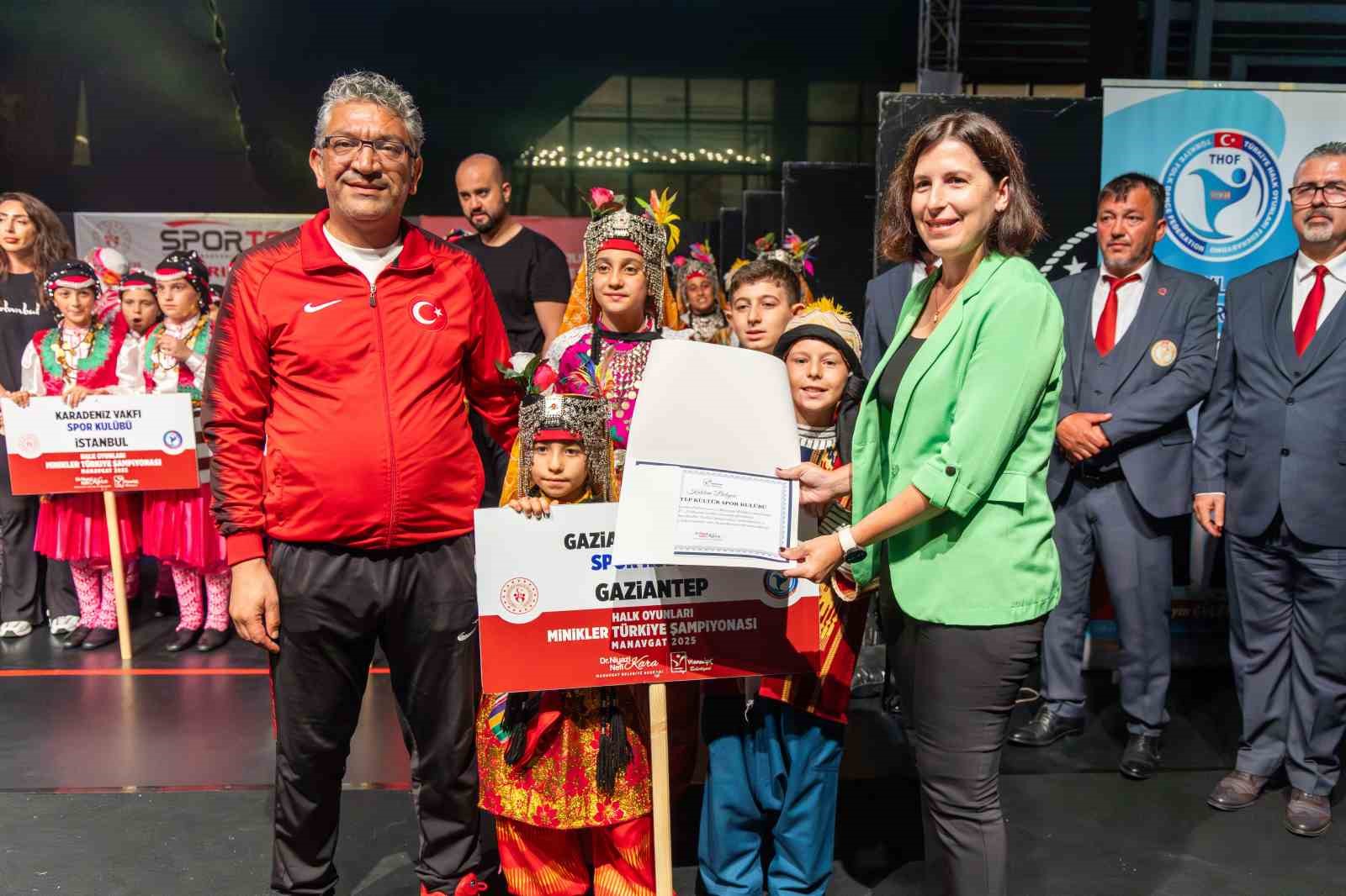 Minikler T&uuml;rkiye Halk Oyunları Şampiyonası Manavgat&rsquo;ta coşkuyla sona erdi
