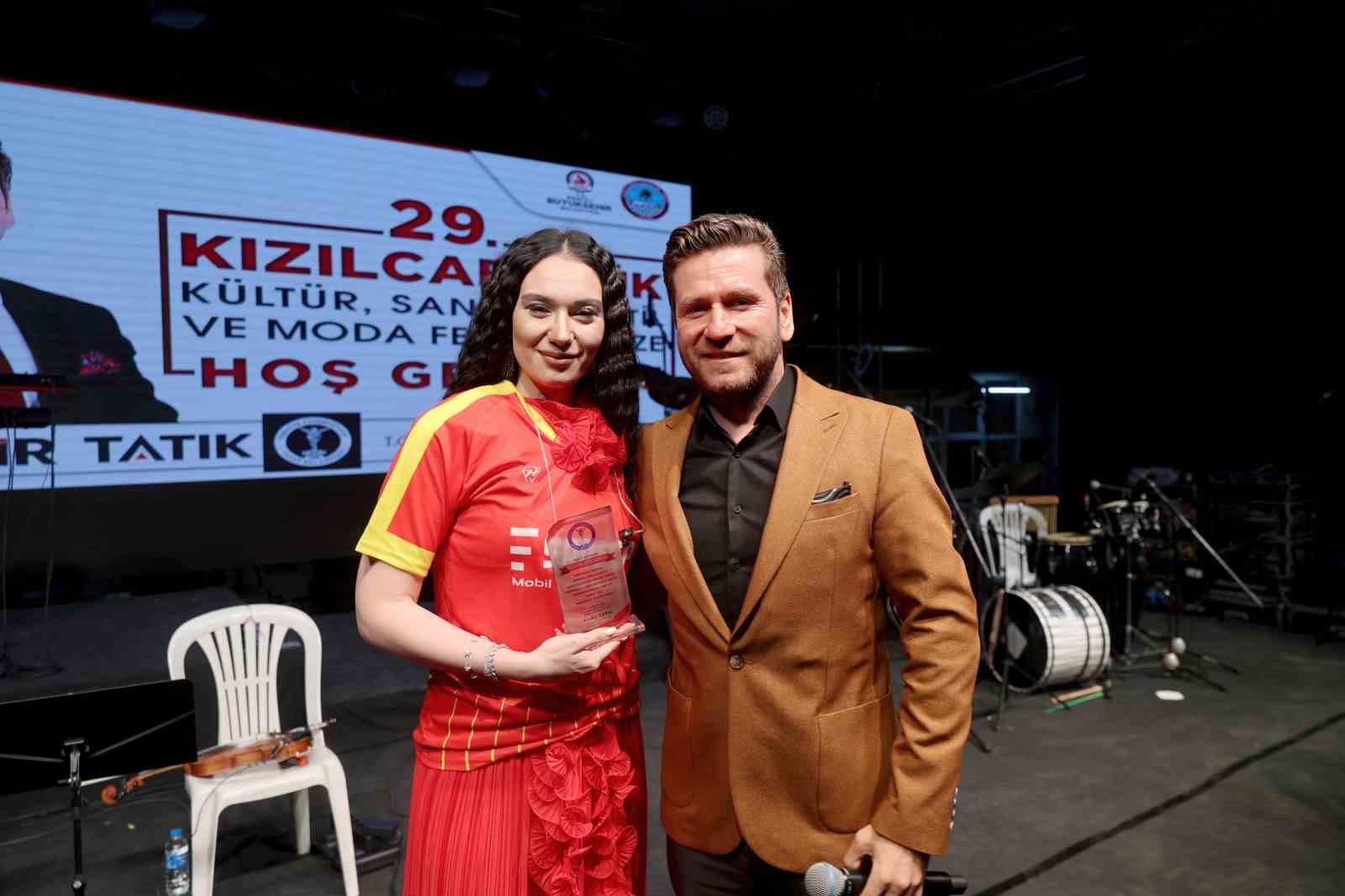 Meltem Leylekoğlu, Tavas’ta hayranlarıyla buluştu