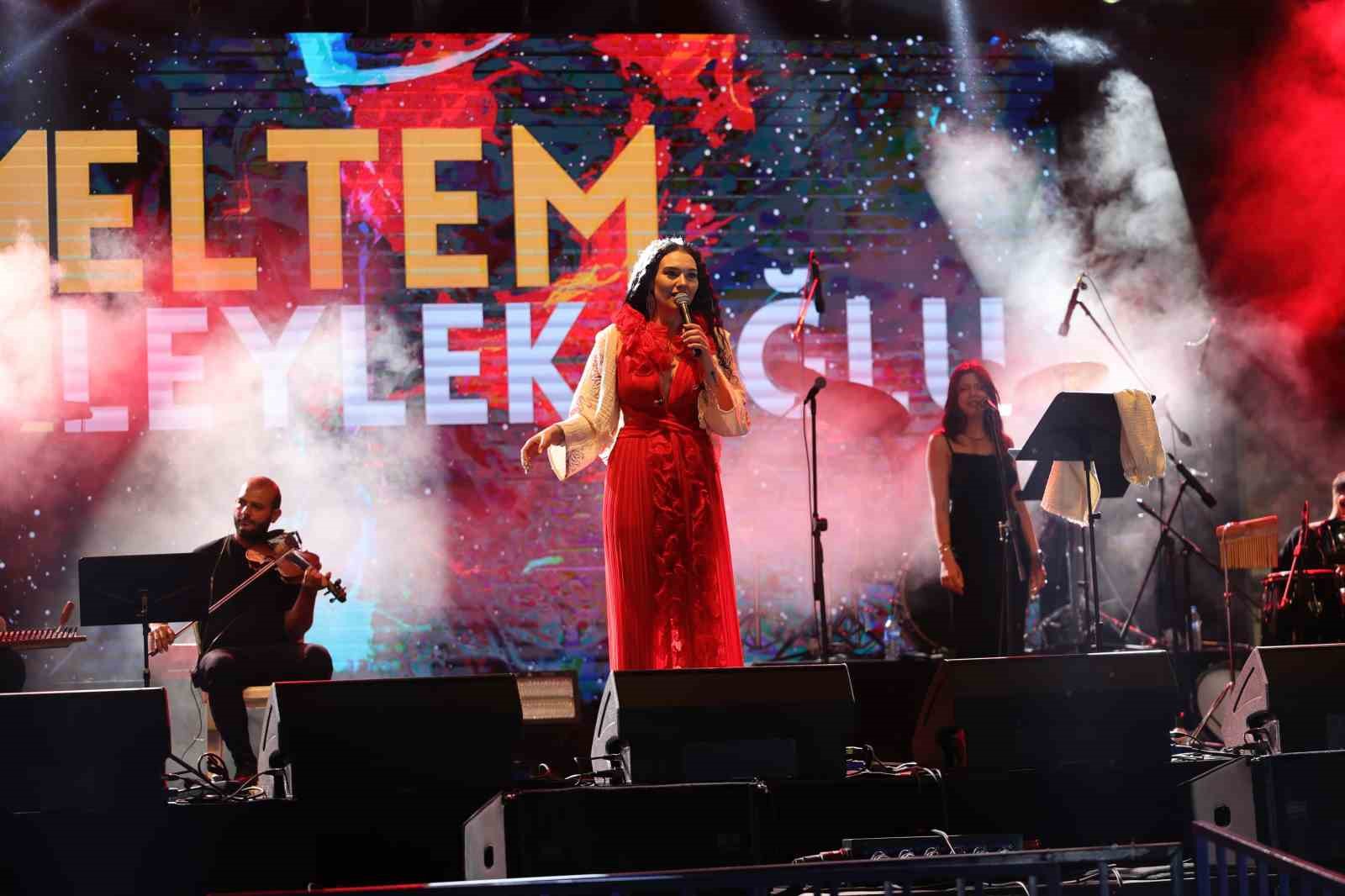 Meltem Leylekoğlu, Tavas’ta hayranlarıyla buluştu
