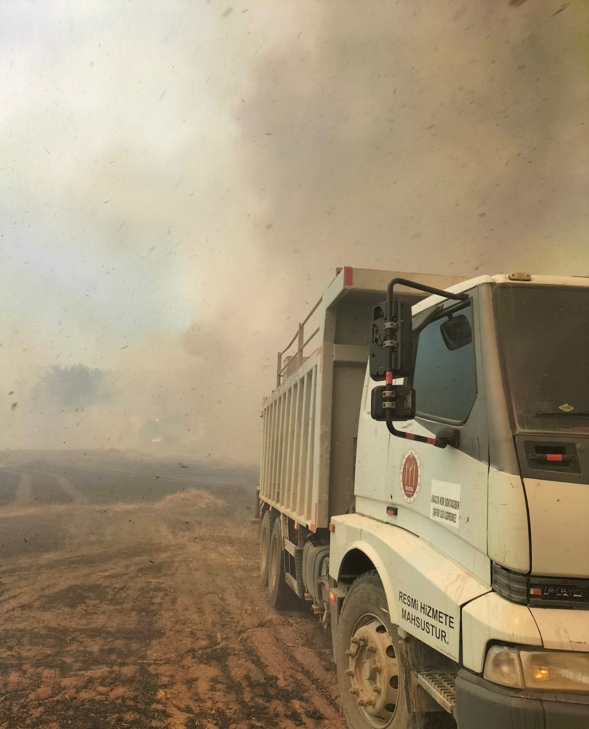 Bilecik Belediyesi ekipleri yangın s&ouml;nd&uuml;rme &ccedil;alışmalarında seferber oldu
