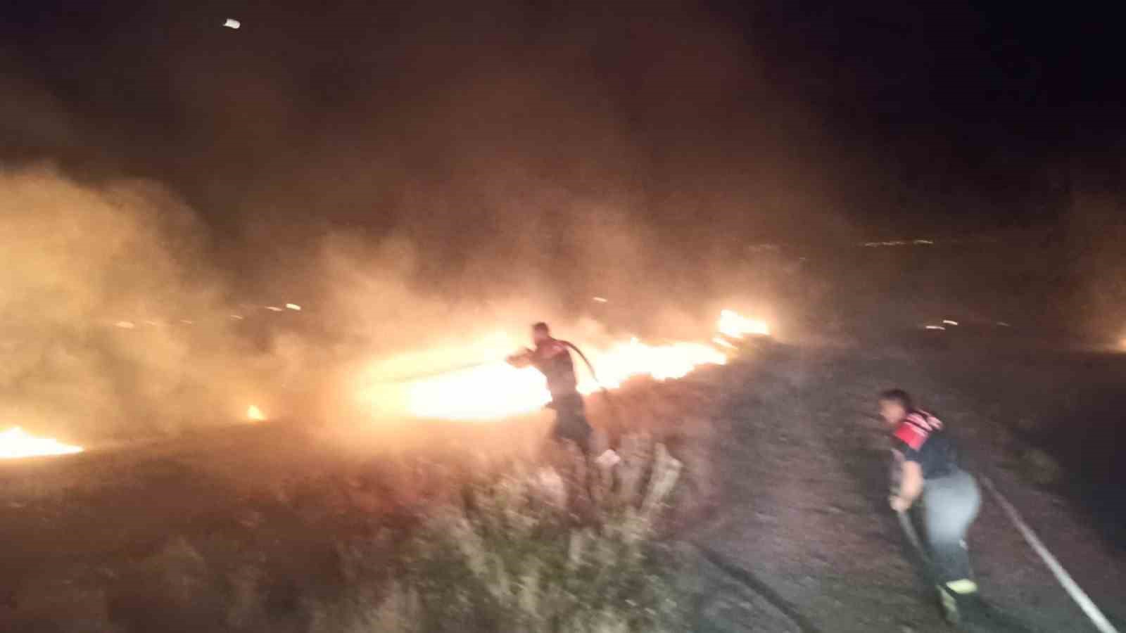 Burdur&rsquo;da gece &ccedil;ıkan yangında 30 d&ouml;n&uuml;m alan yandı
