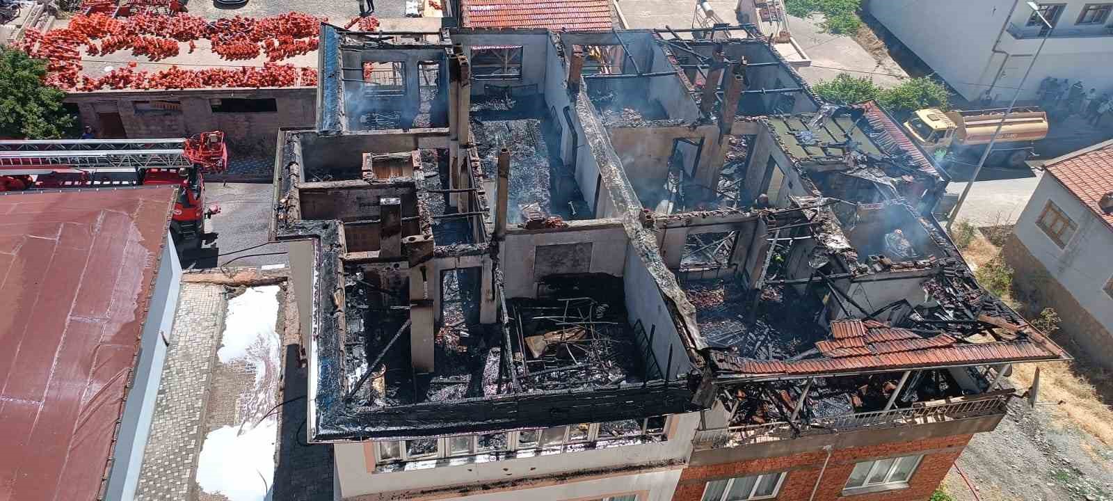 Kayseri’de ev yangını