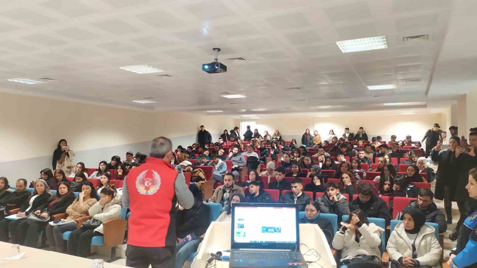 Kırşehir emniyeti 4 bin 441 öğrenciyi bilgilendirdi
