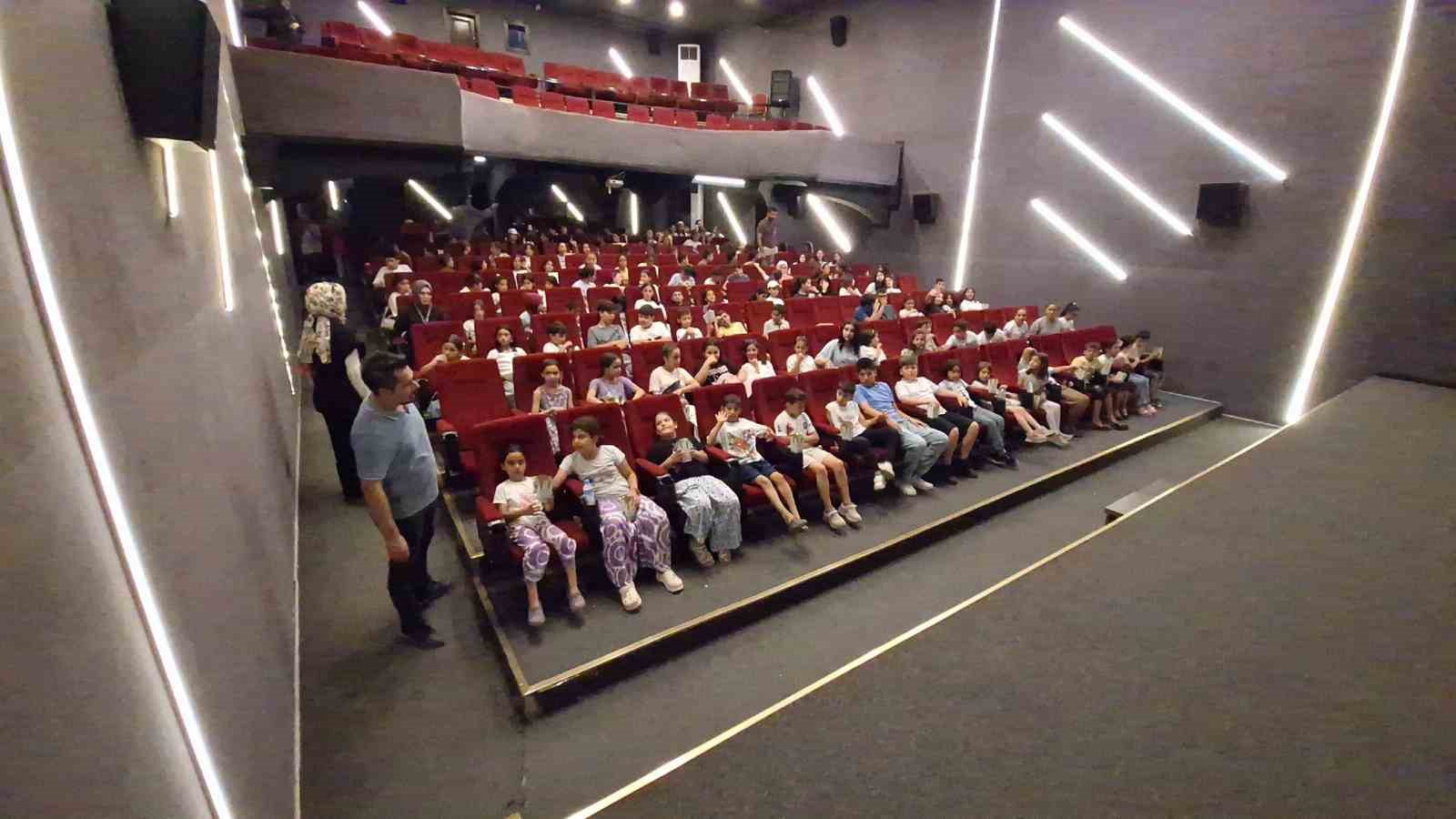 Büyükşehirden çocuklara dijital sinema keyfi