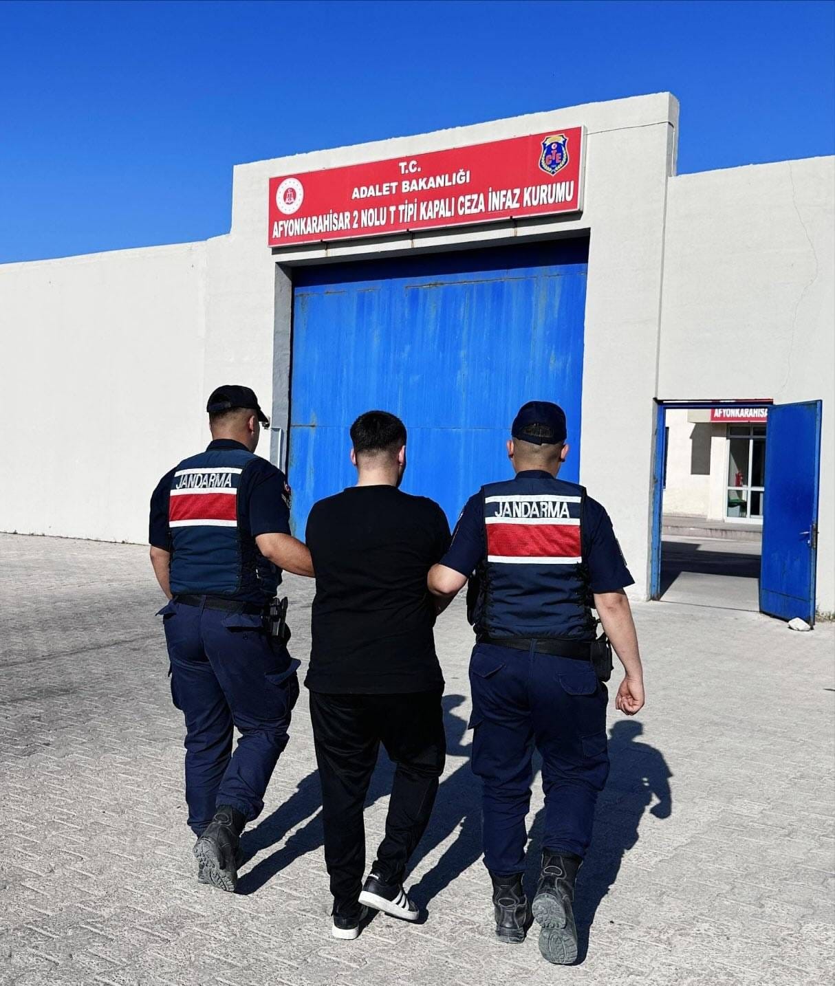 Çeşitli suçlardan hapis cezası ile aranan şahıs yakalandı