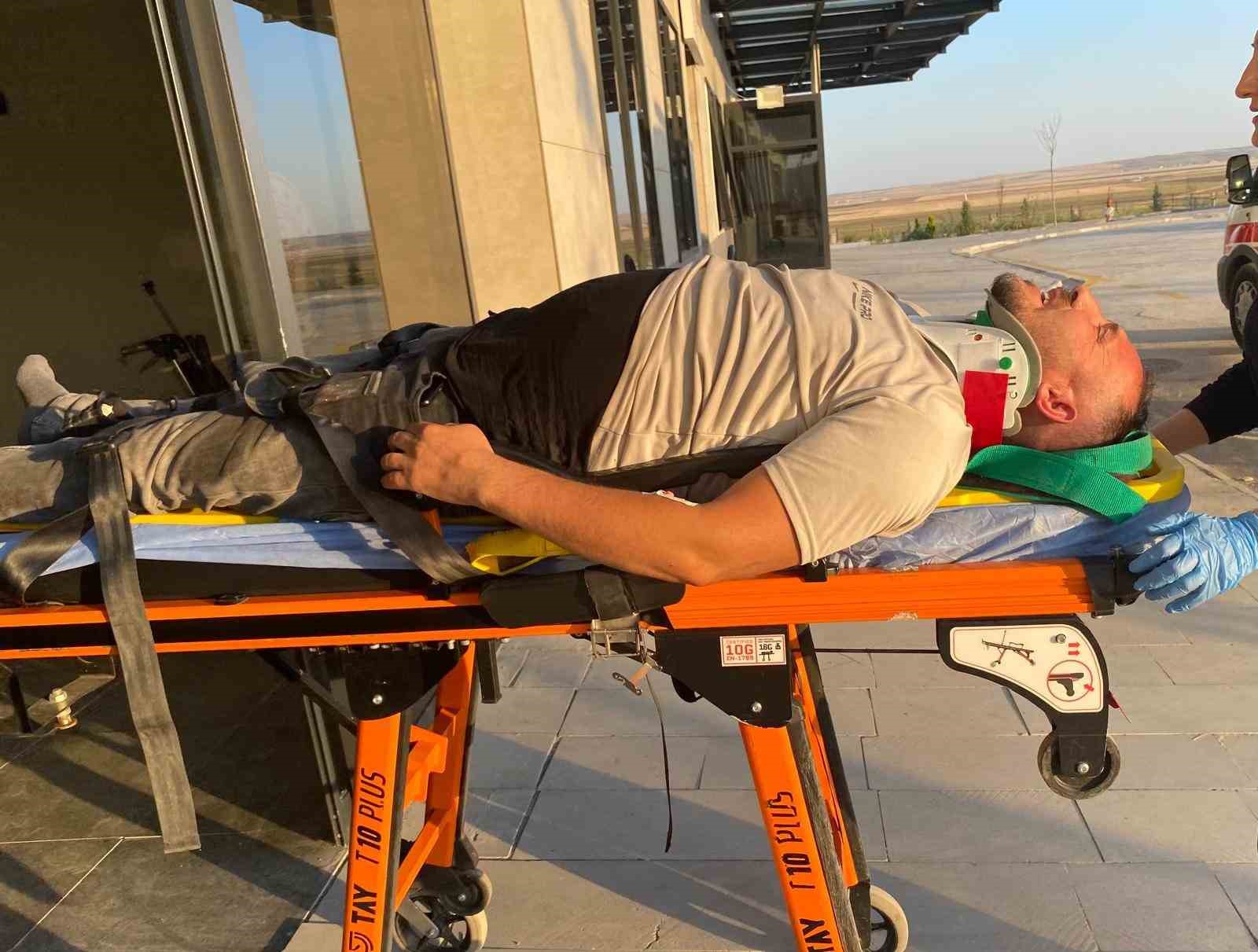 Koyun sürüsüne çarpan otomobilin sürücüsü yaralandı