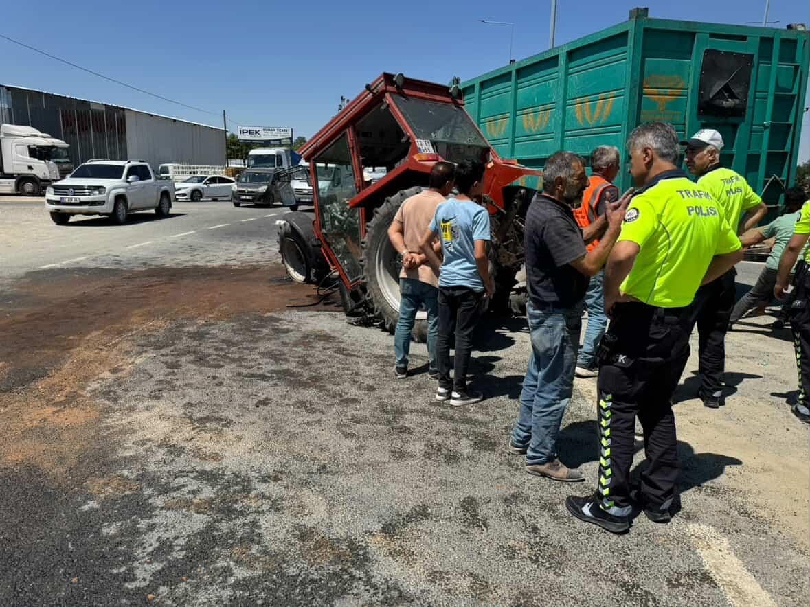 Elazığ&rsquo;da trakt&ouml;r ile otomobil &ccedil;arpıştı: 3 yaralı
