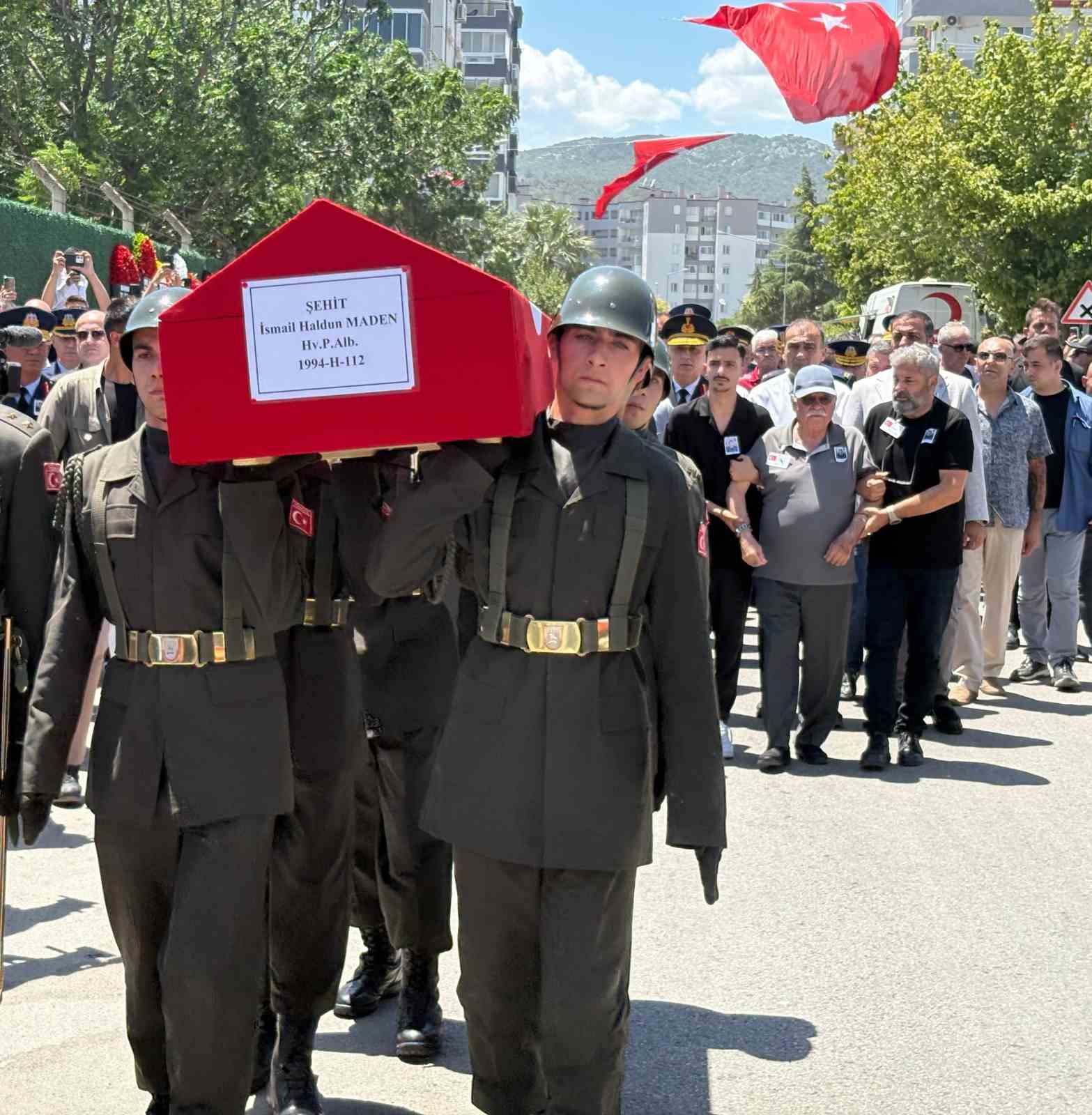 Şehit albay İzmir&rsquo;de son yolculuğuna uğurlandı
