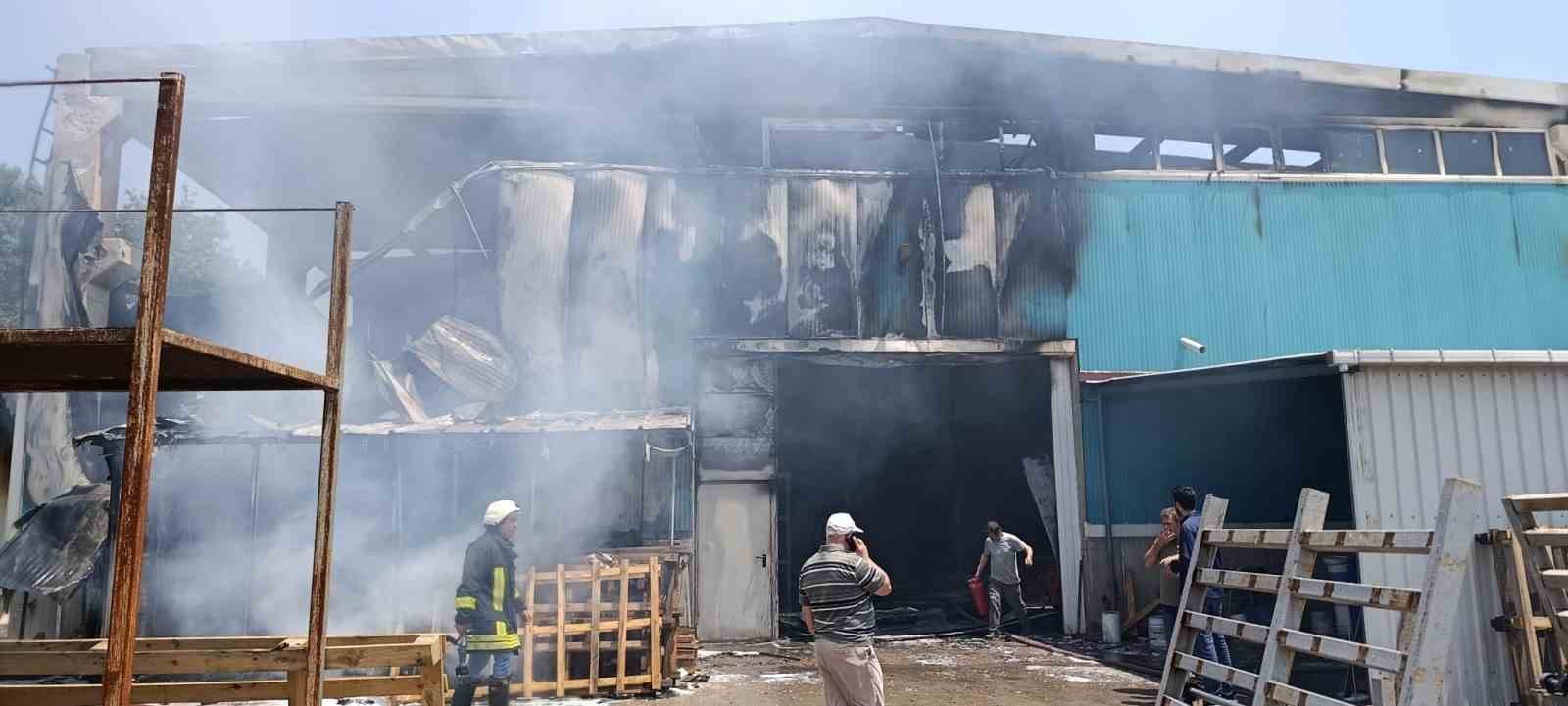 Çanakkale’de plastik fabrikasındaki yangında ağır yaralanan işçi tedavi gördüğü hastanede hayatını kaybetti