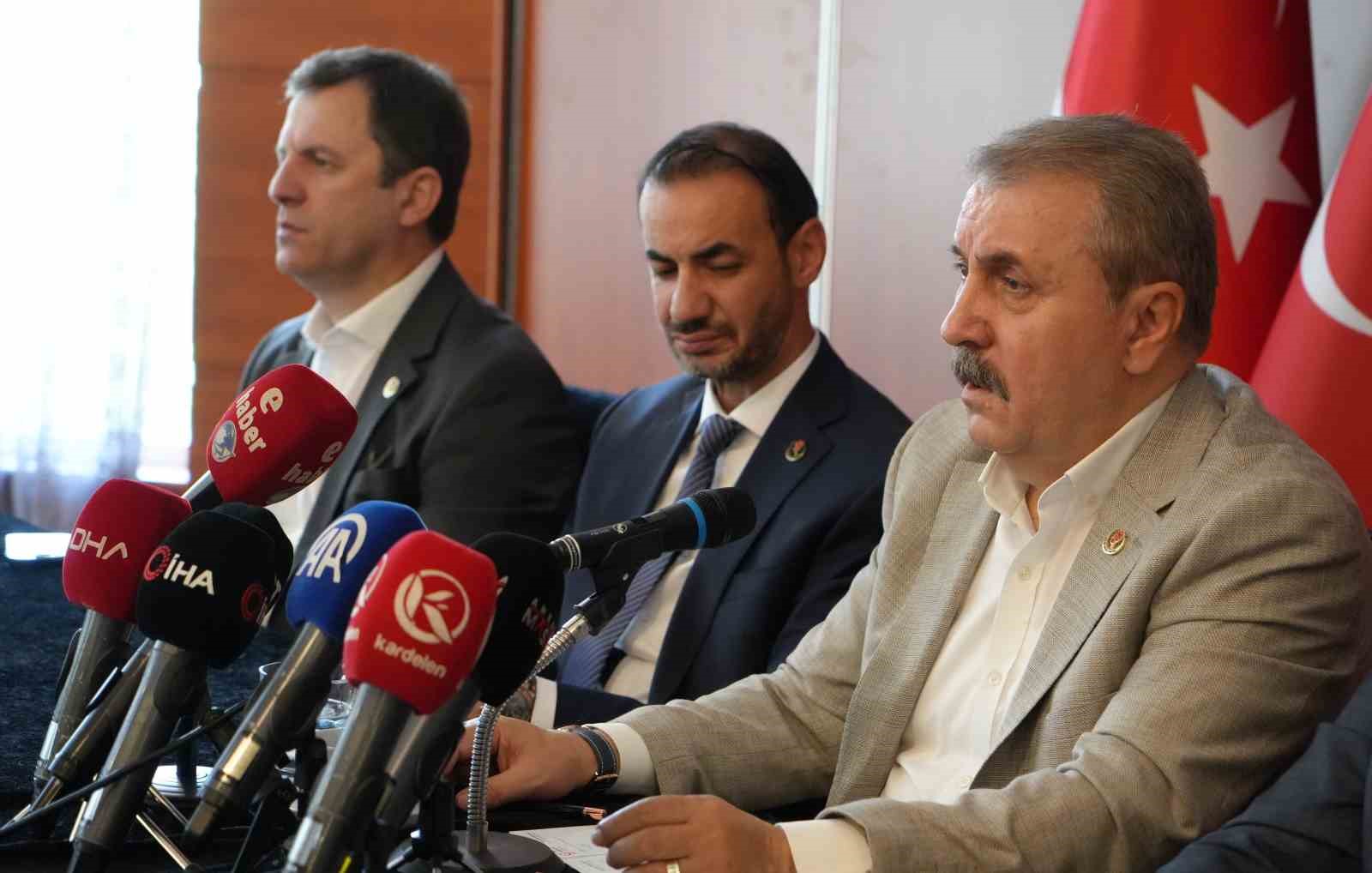 BBP Genel Başkanı Mustafa Destici; "Siyasi partilerin kurultaylarıyla ilgili kararı ilçe seçim kurulu verir, Yüksek Seçim Kurulu onaylar"