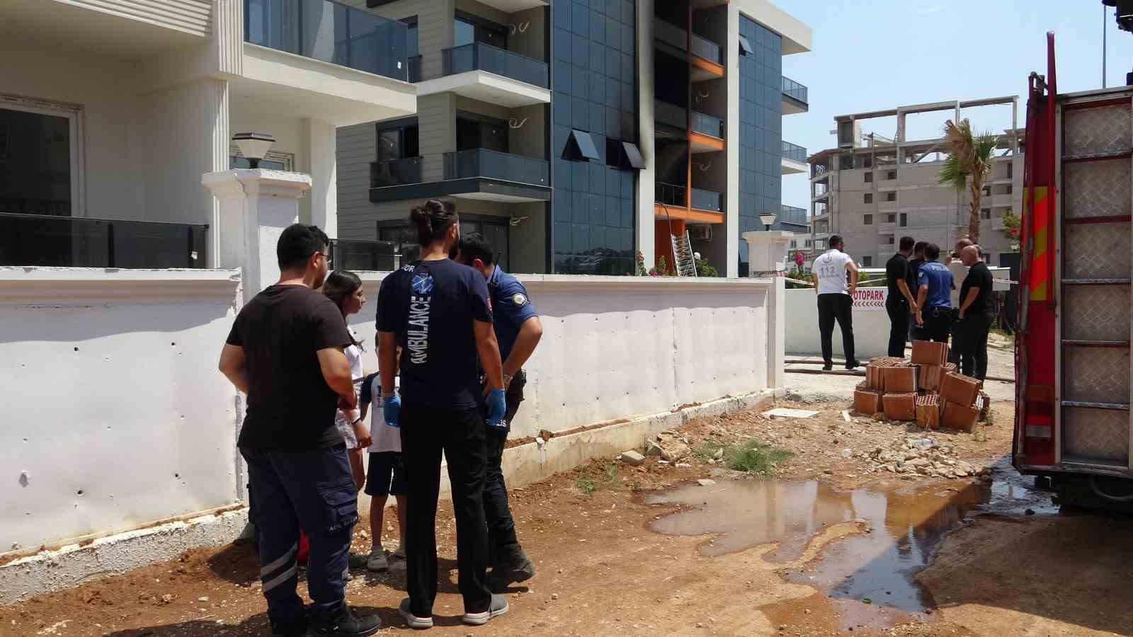 Antalya’da ev yangınında 1 kişi yaralandı