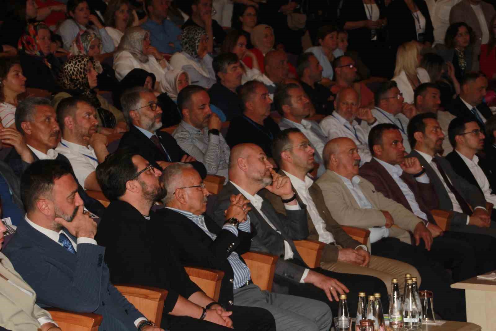 Soylu: "T&uuml;rkiye&rsquo;nin Recep Tayyip Erdoğan&rsquo;a 6-8 yıl daha ihtiyacı var"
