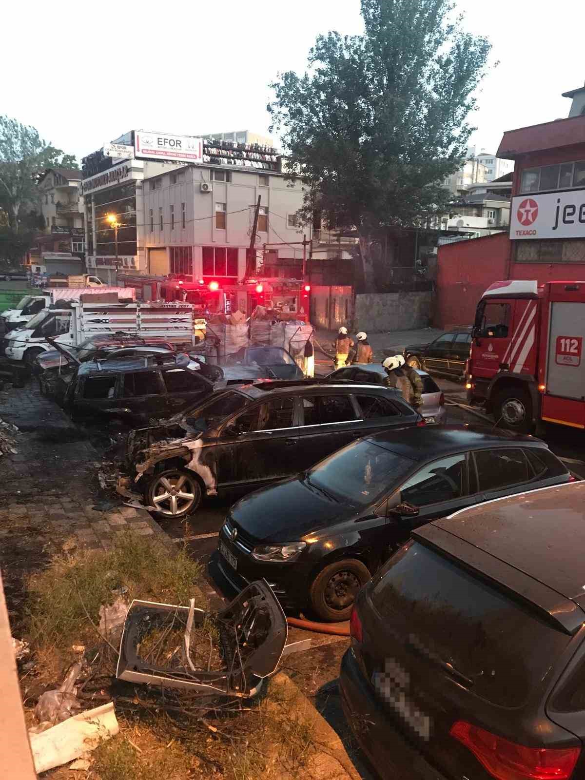 Ataşehir&rsquo;de park halindeki ara&ccedil;ları kundaklayan 2 şahıs yakalandı
