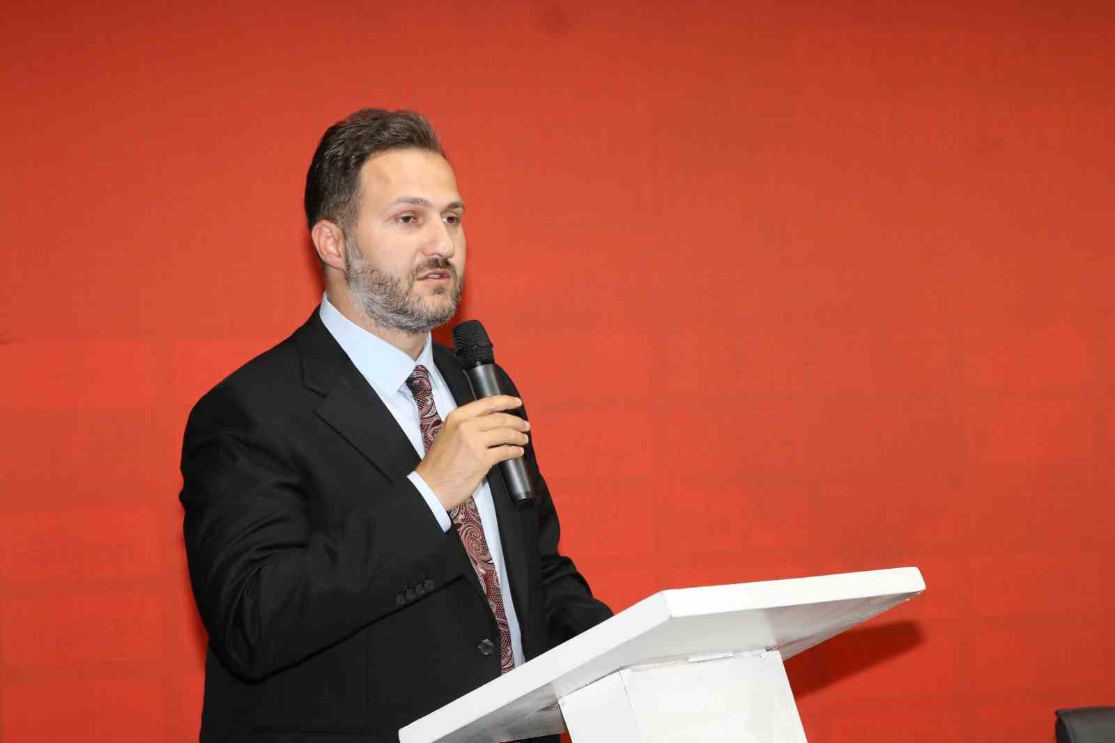 &Uuml;mraniyespor&rsquo;da &Ouml;m&uuml;r Aydın yeniden başkan
