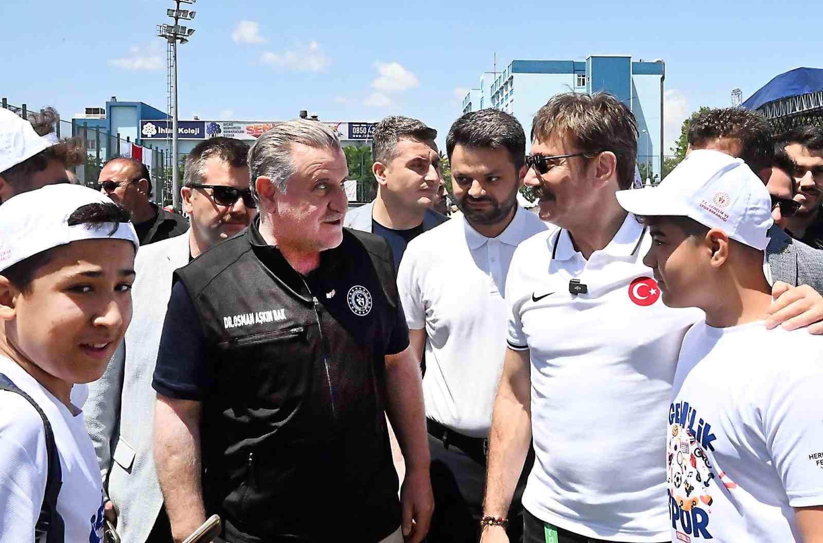 Bah&ccedil;elievler Stadyumu&rsquo;nda GSB Spor Okulları a&ccedil;ılış t&ouml;reni ger&ccedil;ekleştirdi
