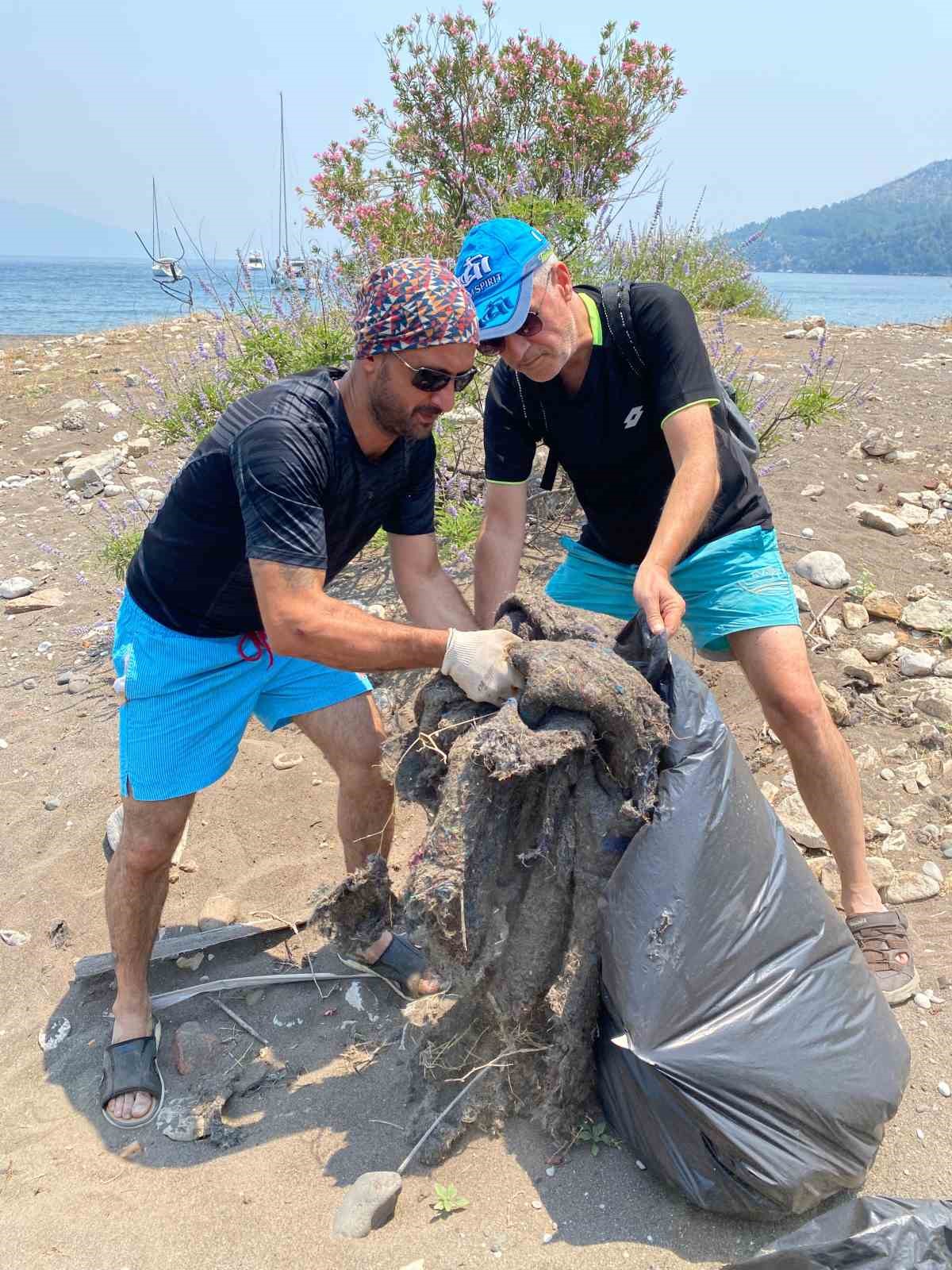 Marmaris koylarında çevre temizliği sürüyor