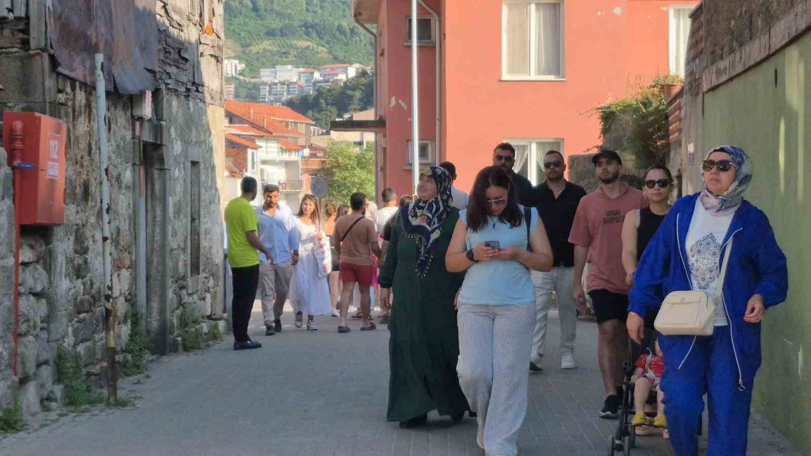 Amasra&rsquo;da hafta sonu yoğunluğu
