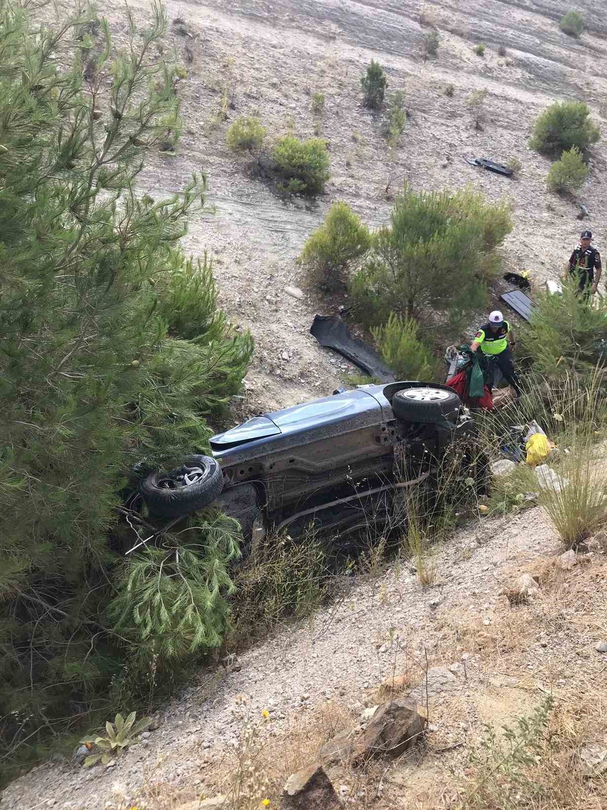 Balıkesir’de otomobil şarampole uçtu: 5 Yaralı