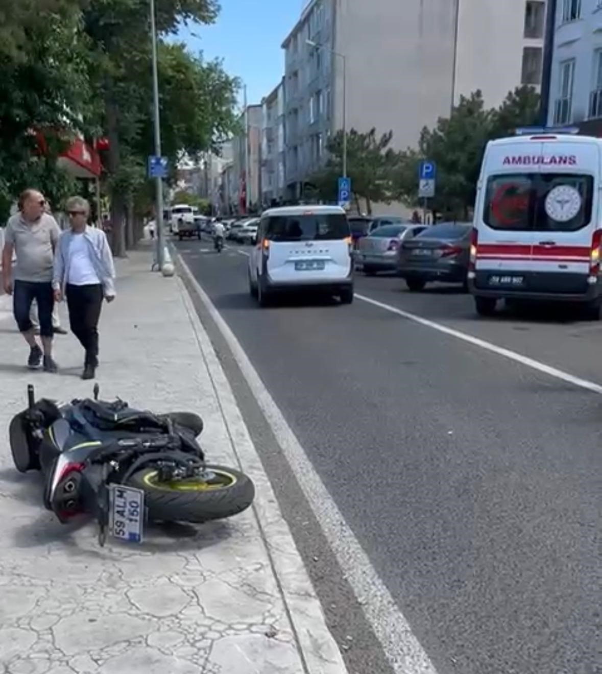 Kaza yapan motosiklet s&uuml;r&uuml;c&uuml;s&uuml;n&uuml; kask korudu
