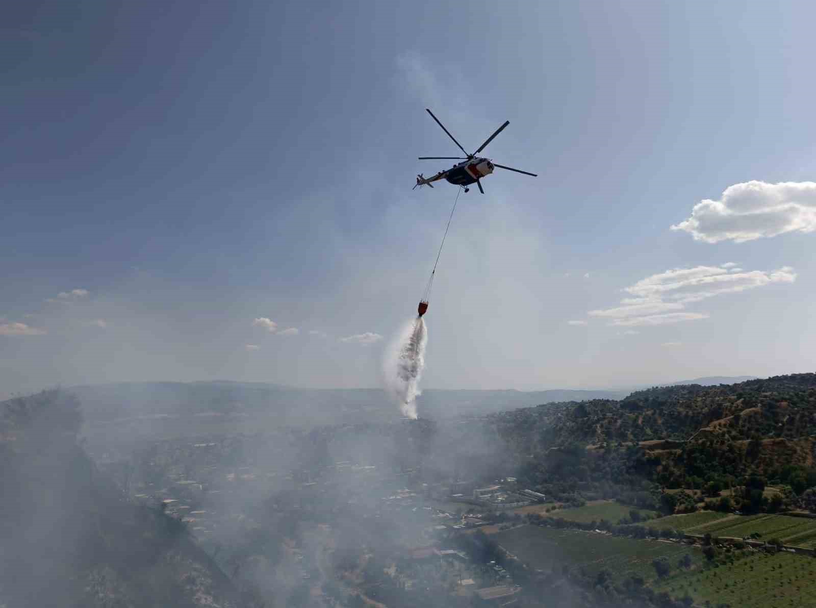 Nazilli Belediyesi&rsquo;nden İsabeyli&rsquo;deki yangının s&ouml;nd&uuml;rme &ccedil;alışmalarına destek
