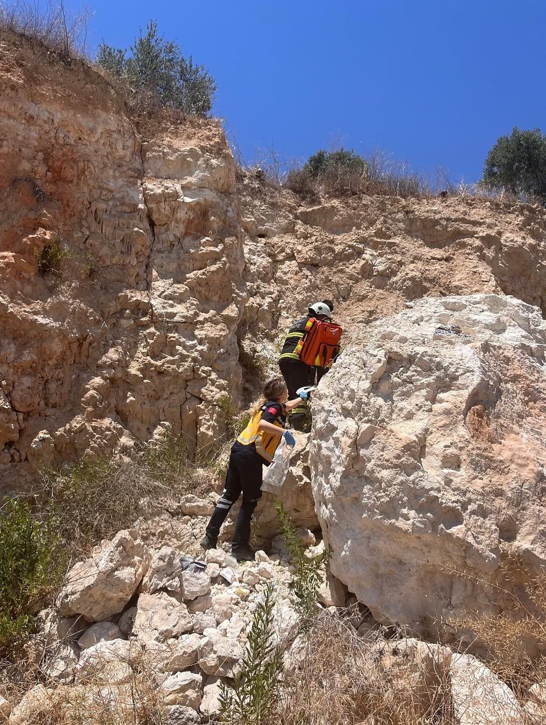 Hatay&rsquo;da trakt&ouml;r devrildi: 2 yaralı
