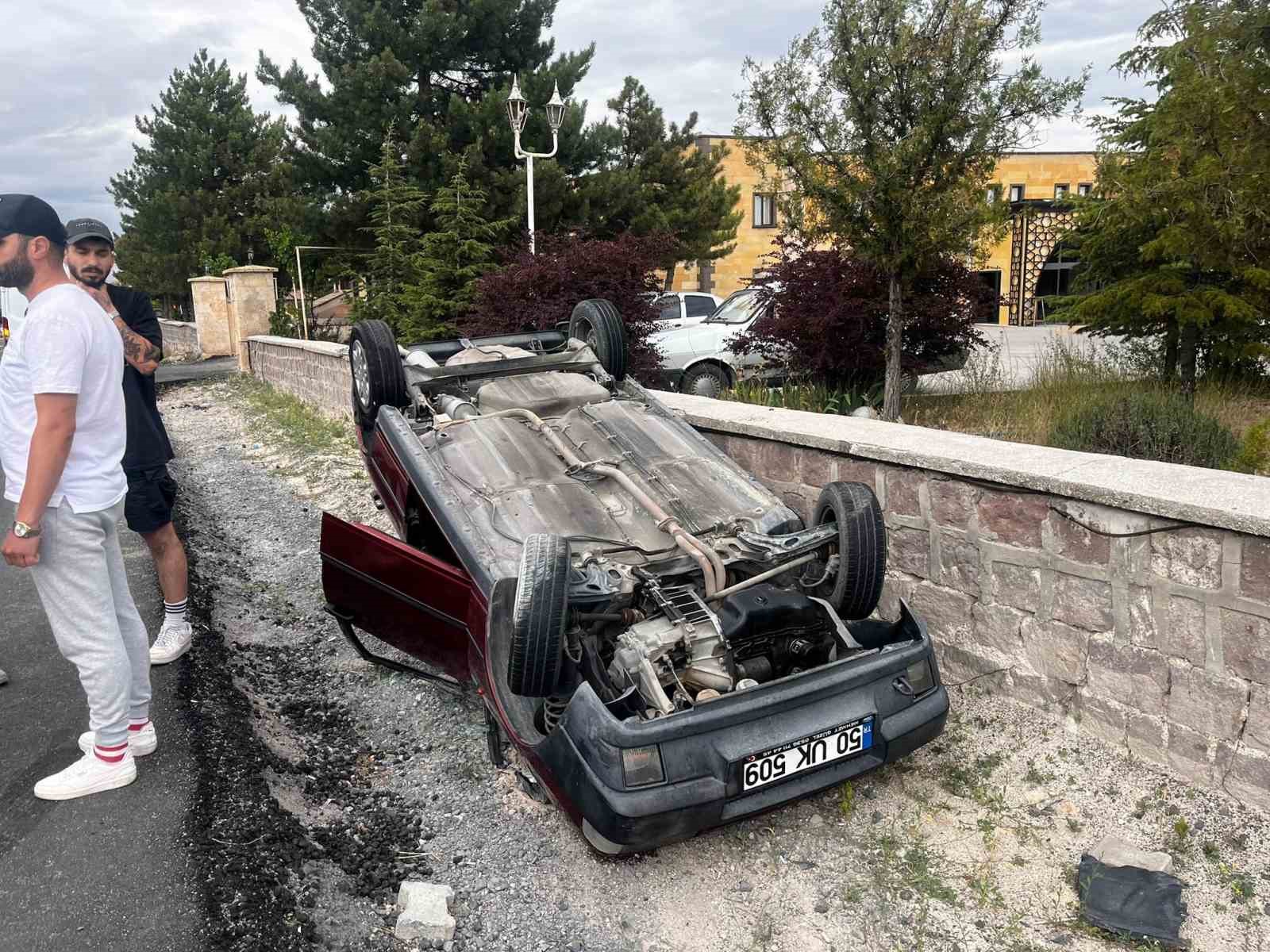 Kediye çarpmamak için manevra yapınca aracı takla attı