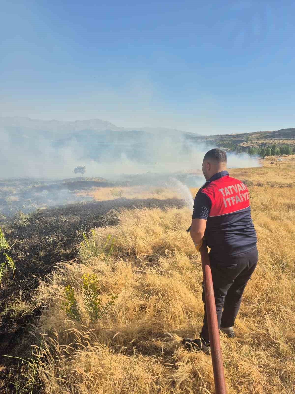 Bitlis&rsquo;te iki ayrı noktada &ouml;rt&uuml; yangını

